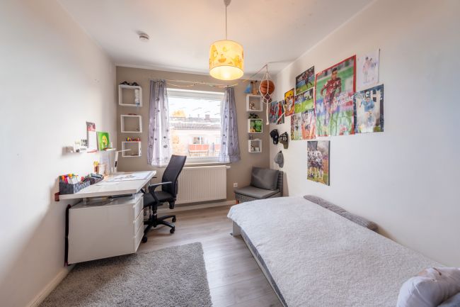 Vielseitig nutzbares Zimmer – perfekt als Kinder-, Gäste- oder Arbeitszimmer.